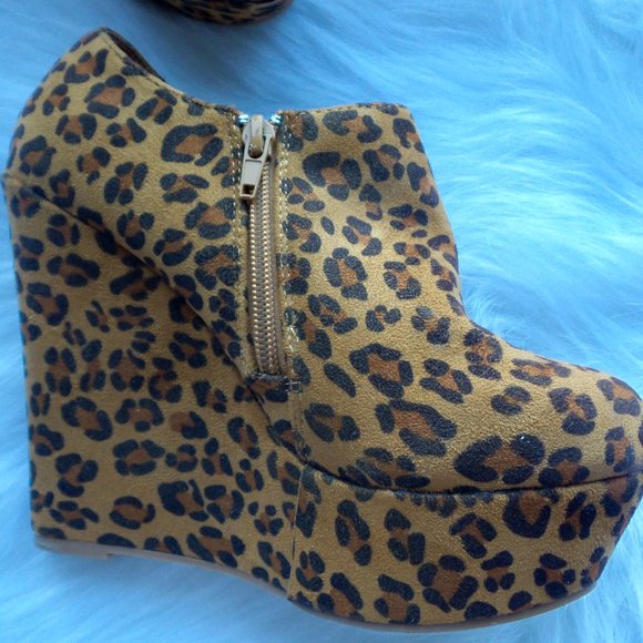 *SOLD* Animal Print Wedge Booties - Picture 5 of 8
